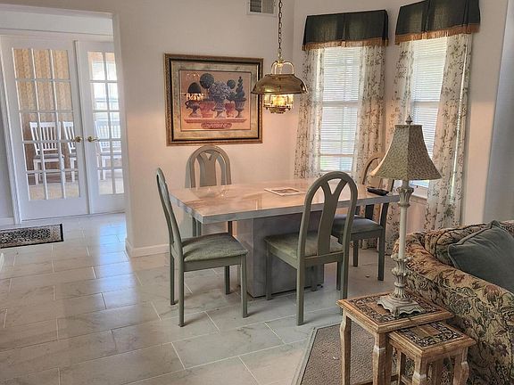 2nd image of 1045B Canterbury Drive