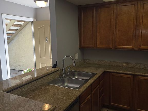 5th image of 432 Edgehill Ln Unit 37