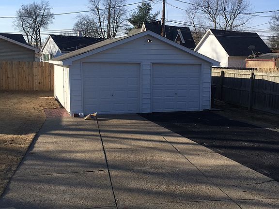 4th image of 1715 Southeast Blvd