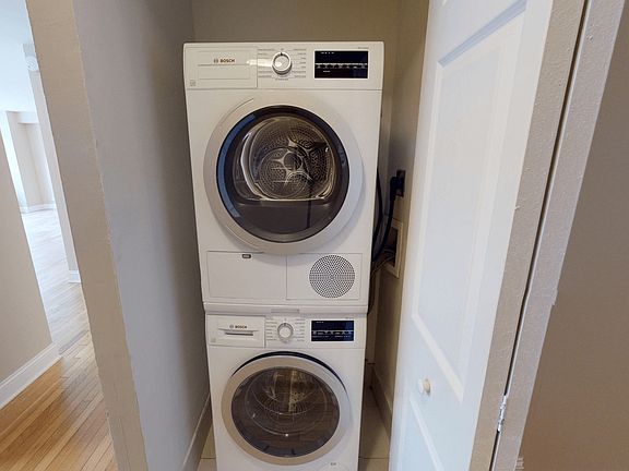 4th image of 310 Greenwich St #3102C