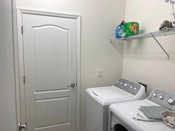 3rd image of 12591 Cinqueterre Dr