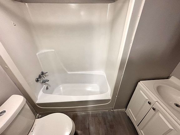 5th image of 519 Crosby St APT 3