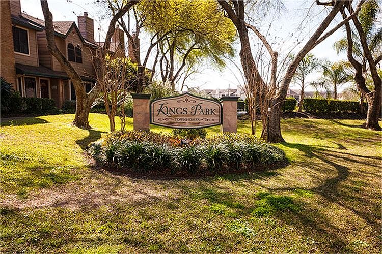 Kings Park is nested amongst the trees and alongside the creek.  It has a fabulous location across from Nassau Bay!