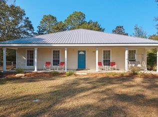 433 Phillips Dr, Freeport, FL 32439