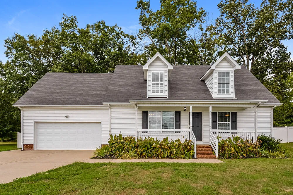 4 bed, 2.5 bath, 1970 sqft, $2,075 — Photo 1