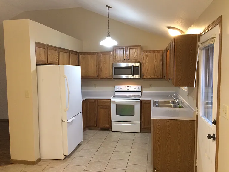 2600 SW Ancaster Rd — Photo 3