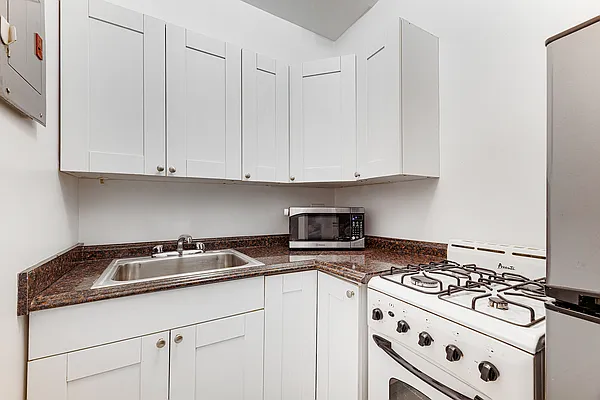 Rented by REAL New York | media 16