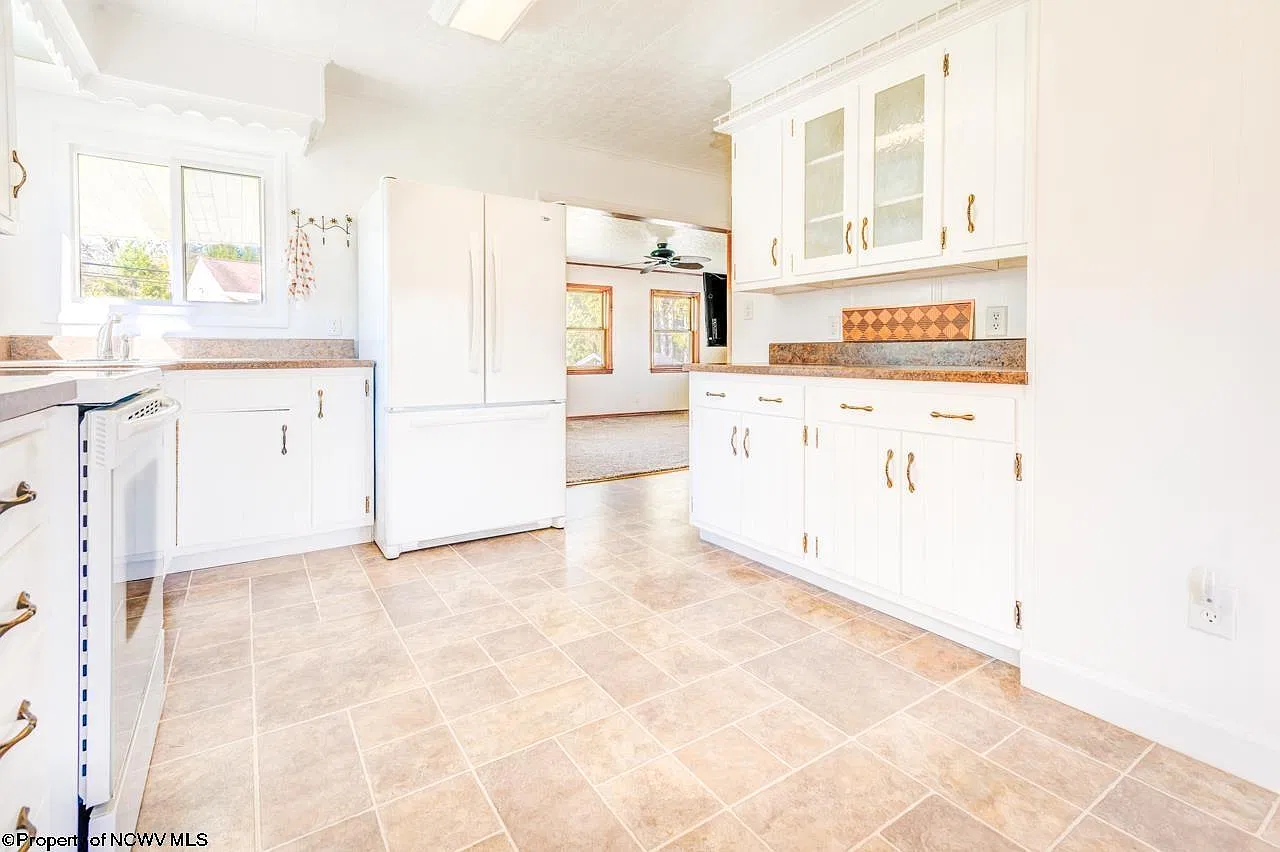 2 bed, 2030 sqft, $2,350 — Photo 4