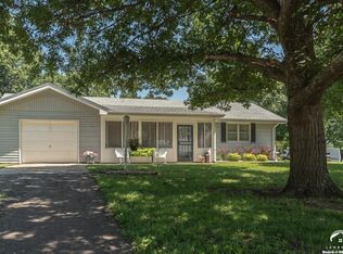 400 Kansa Dr, Ozawkie, KS 66070