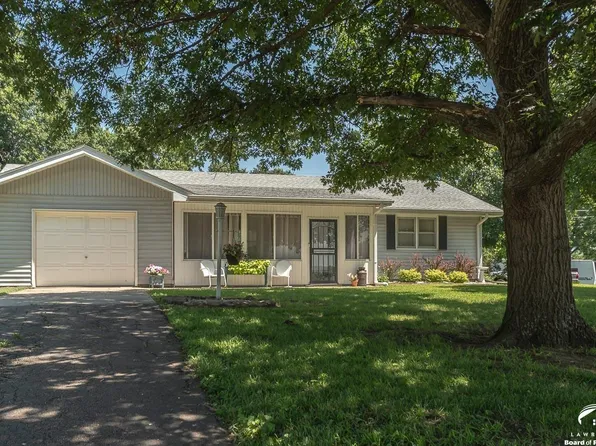 400 Kansa Dr, Ozawkie, KS 66070