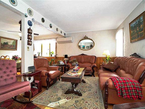 4th image of 286 Rose Ln