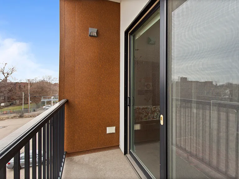 438 Selden St #302 — Photo 23