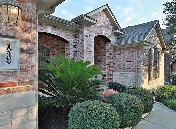 4th image of 19409 Moorlynch Ave