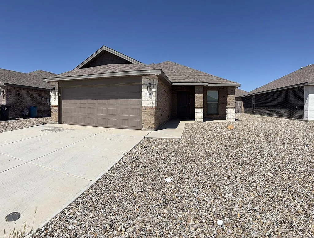 3 bed, 2.0 bath, 1376 sqft, $2,400 — Photo 1