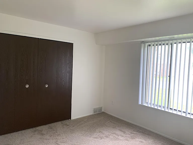 Windsor Place Apartments — Photo 61