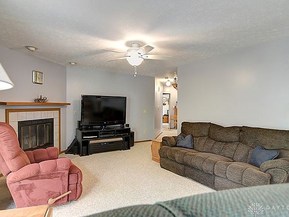 5th image of 400 Woodsdale Dr