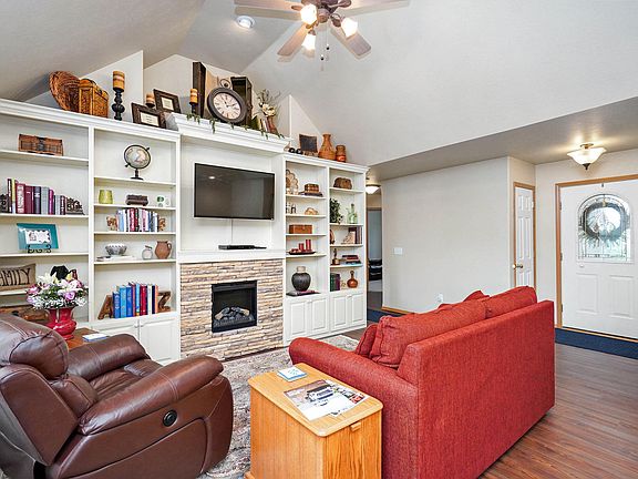5th image of 424 N Harrington Dr
