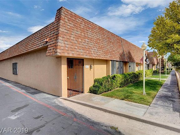2nd image of 3411 Garden East Dr
