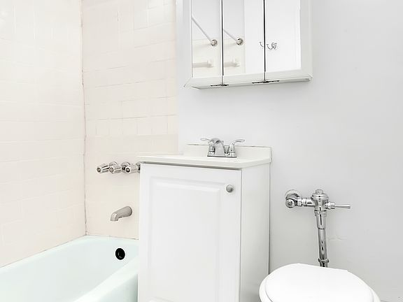 5th image of 519 E 87th St APT 1C