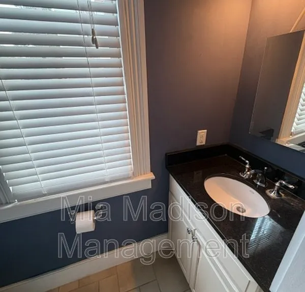 302 E 33rd St — Photo 10