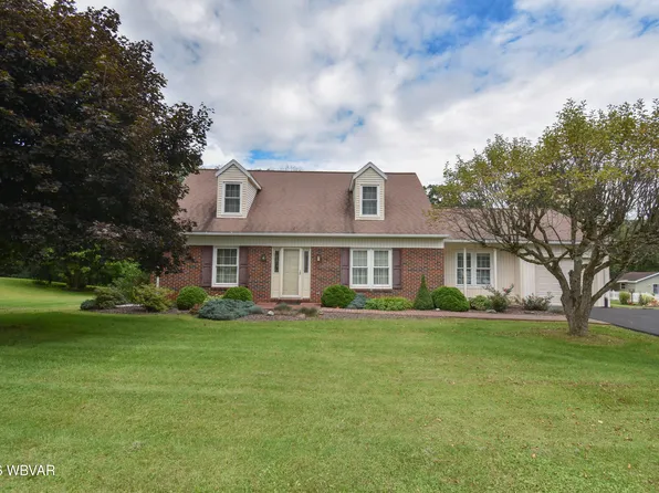 1068 E Cardinal Dr, Lock Haven, PA 17745