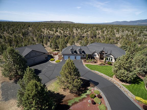 4th image of 1832 SE Blue Skies Ln
