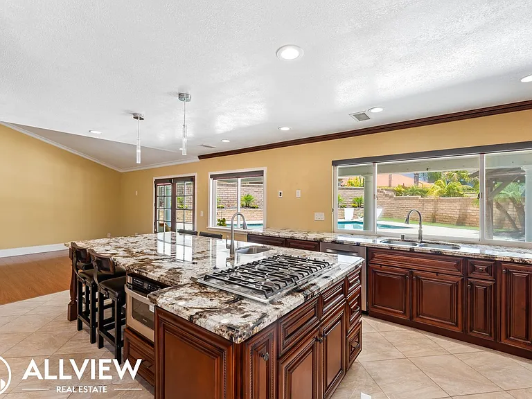 24911 Luton St — Photo 8