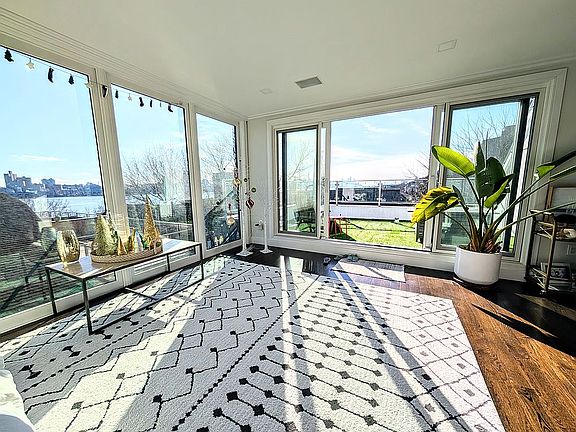 4th image of 14 Valley Pl