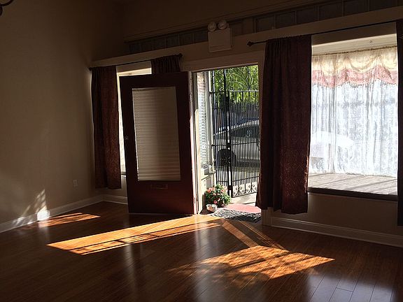Storefront unit