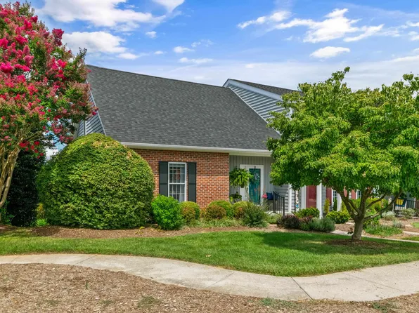 1203 Cedar Ridge Dr, Radford, VA 24141