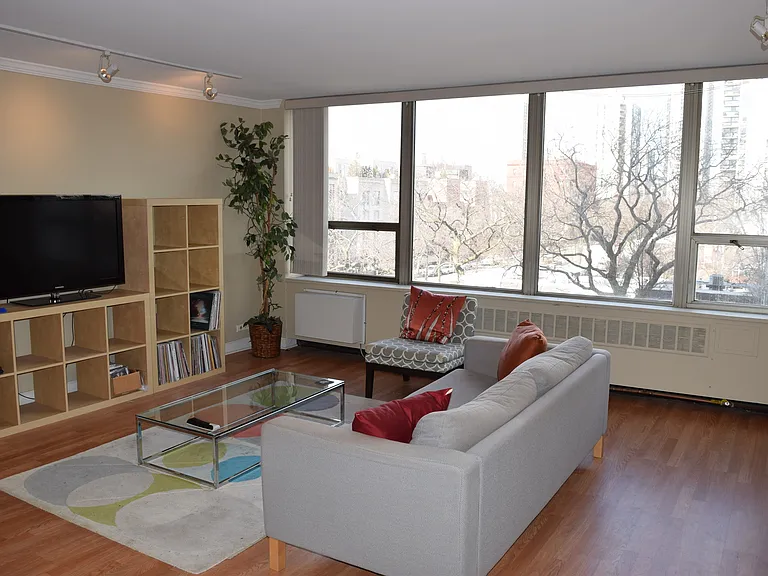 1360 N Sandburg Ter #410 — Photo 4