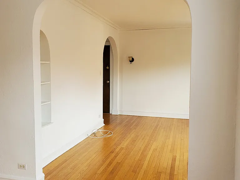 1 BR 775 Living