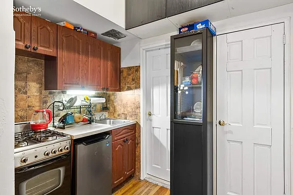 Sold by Sotheby's International Realty | media 11