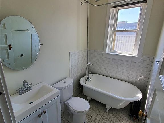 3rd image of 1540 N Grant St #266923927