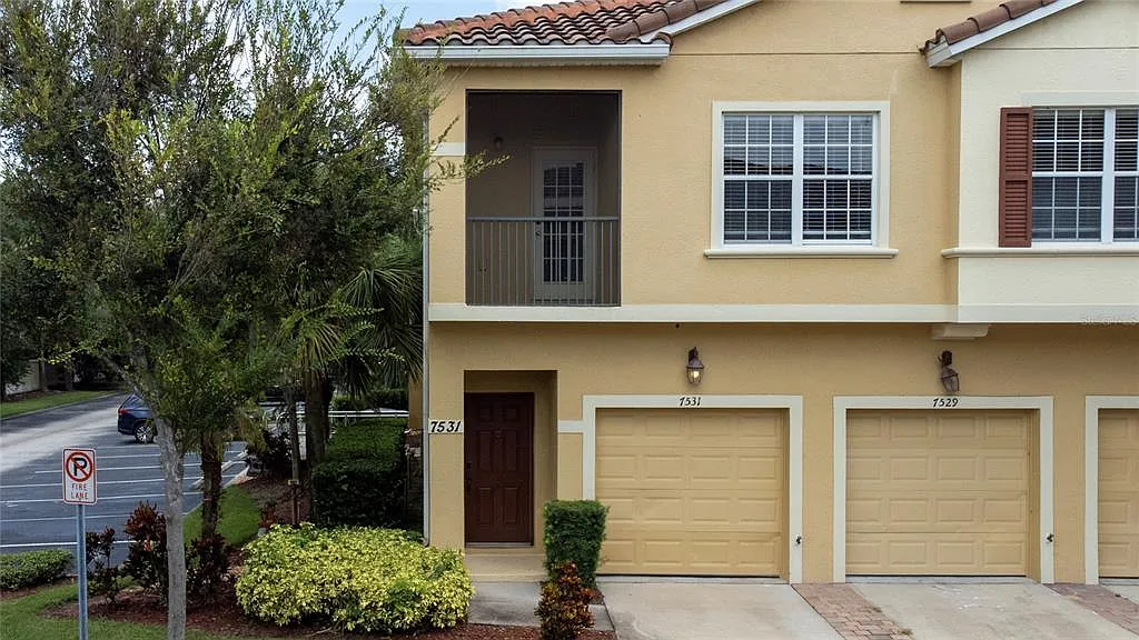 2 bed, 2.0 bath, 1015 sqft, $1,700 — Photo 2