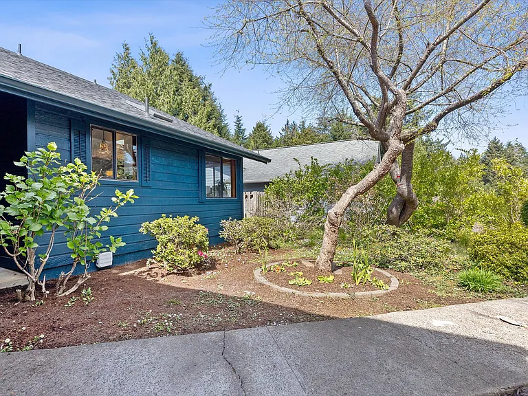 830 SW Dolores Dr — Photo 3