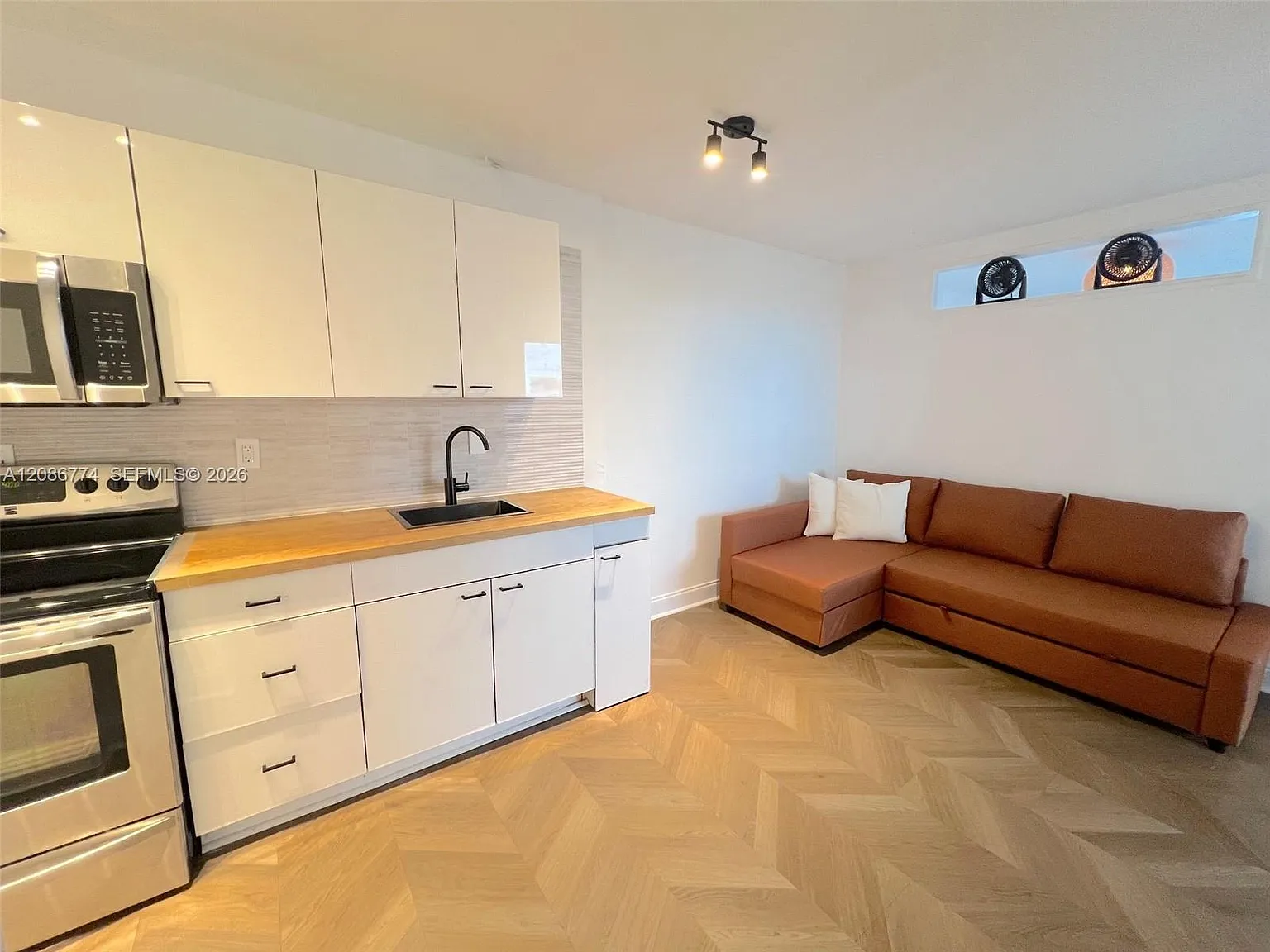 Islander Condo Apts — Photo 1