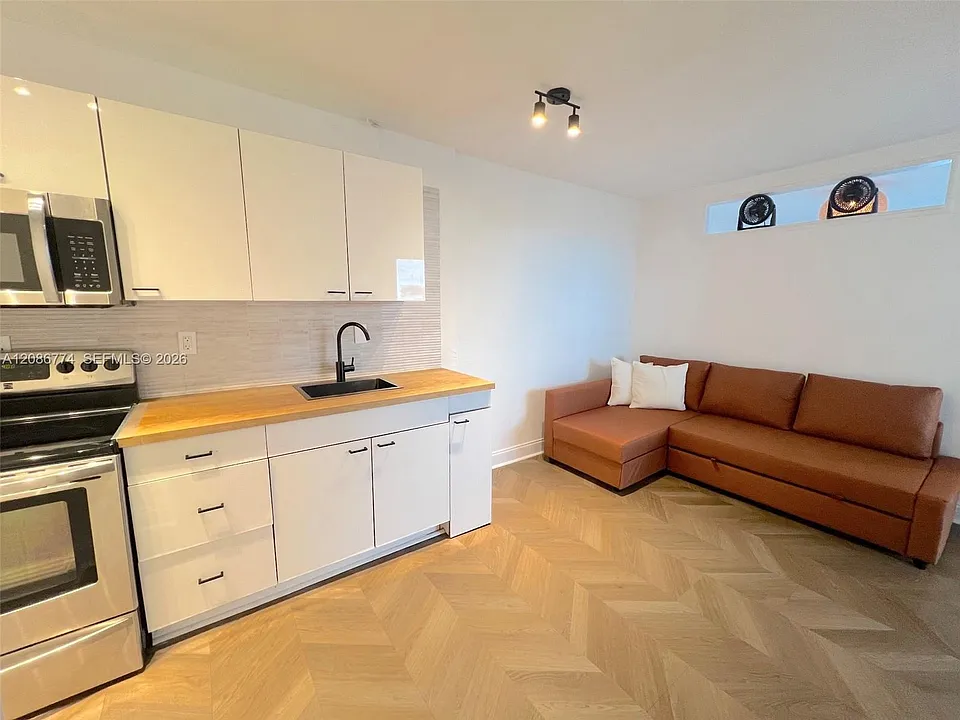 1255 Collins Ave #604