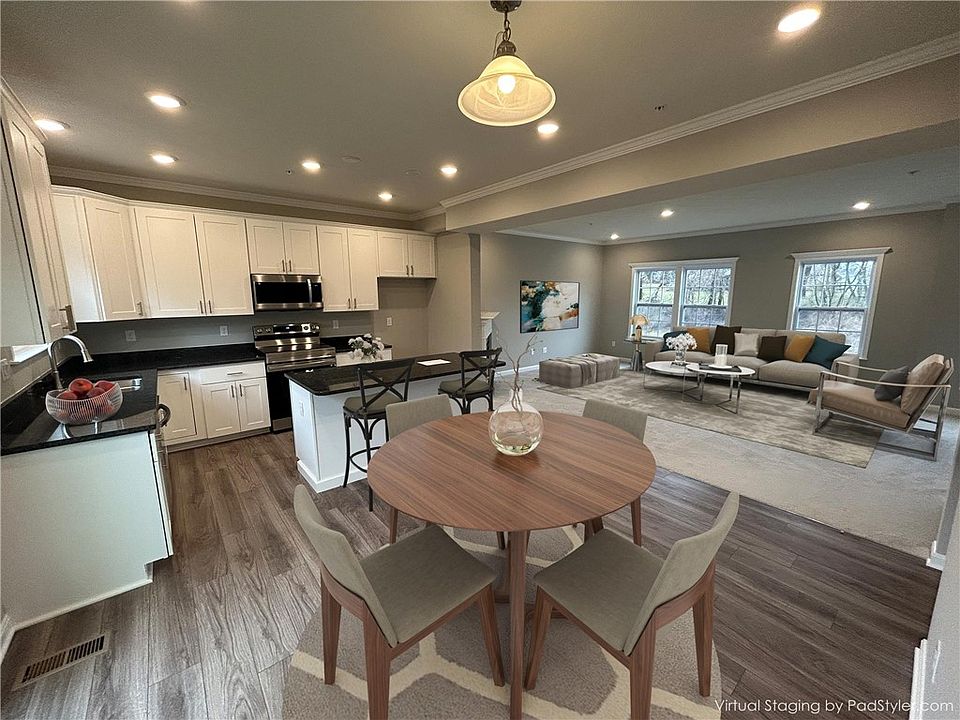 2nd image of 725 Ravenshire Ct