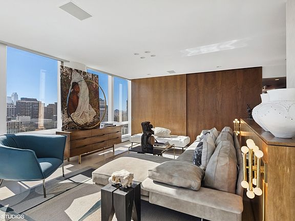 4th image of 1300 N Astor St Unit 28A