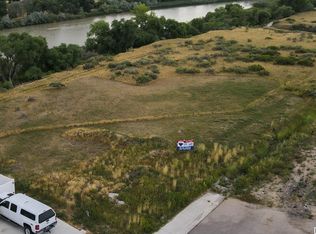 475 Pearson Rd, Douglas, WY 82633