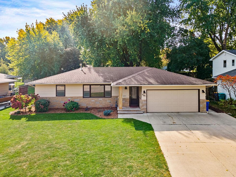 1st image of 605 15th St SE