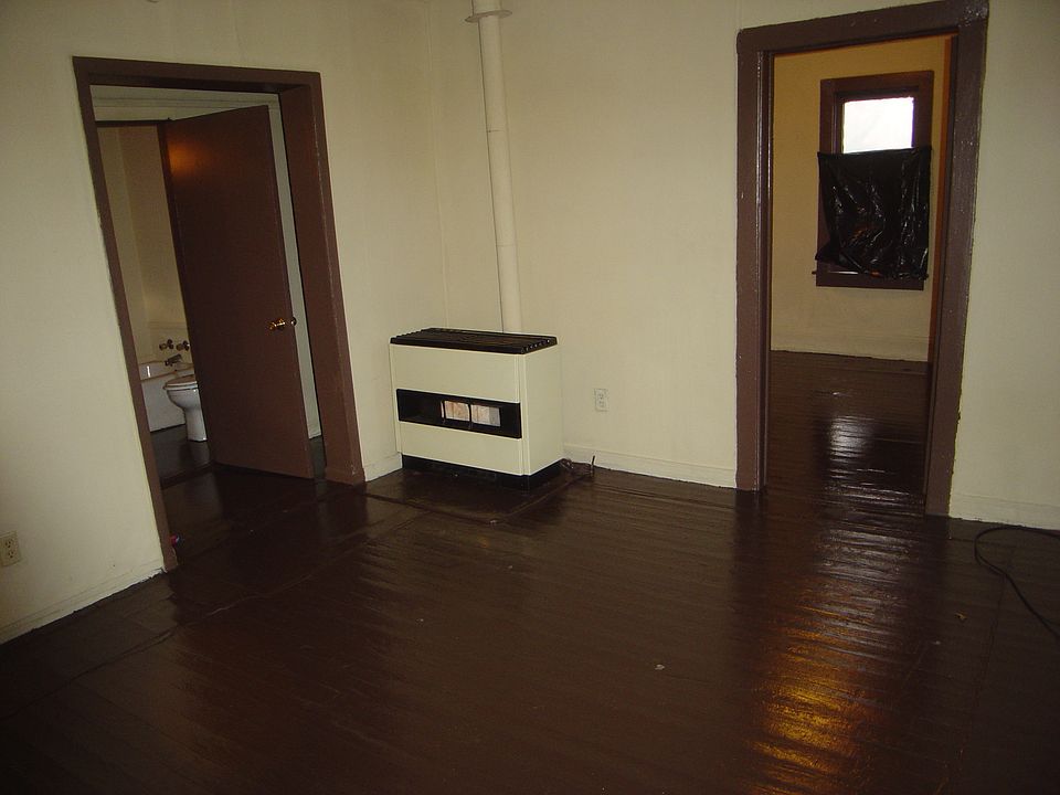 2nd image of 2211 Oakwood Ave