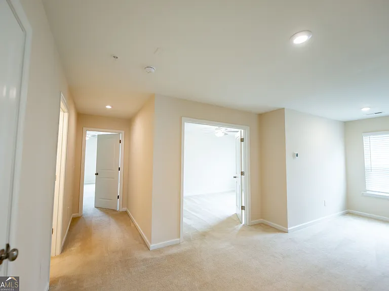 57 Robertson Ave — Photo 24