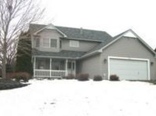 2211 Ariel St N, Maplewood, MN 55109
