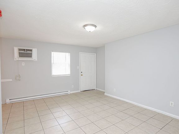 4th image of 1314 Reservoir Ave