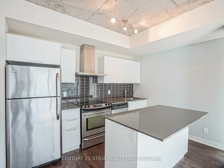 650 King St W #311 — Photo 16