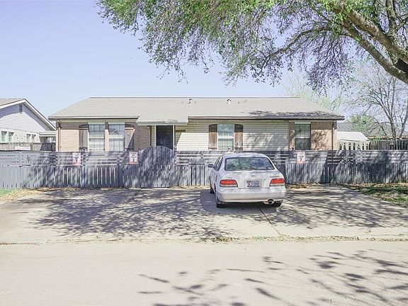 4th image of 8 Carol Ct