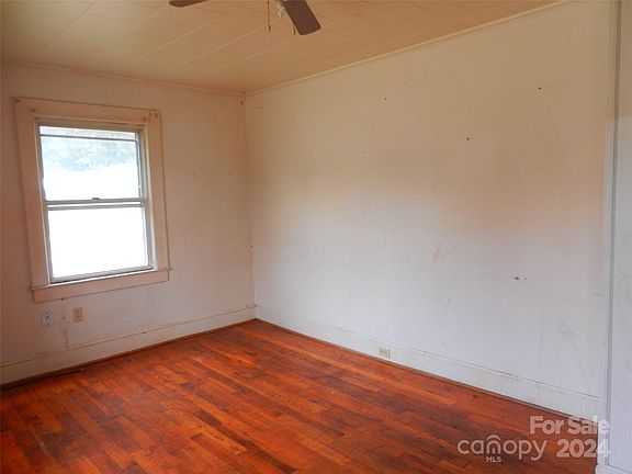 3rd image of 241 N Lincoln St