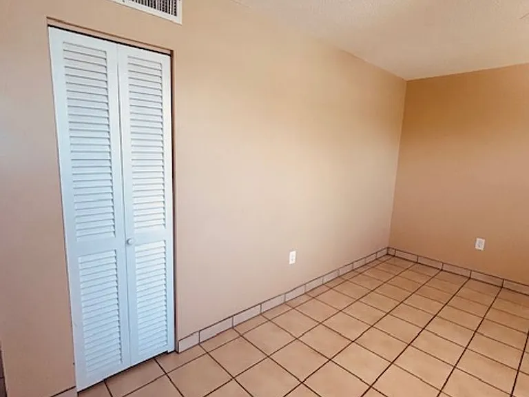 8401 Atlantic Ave #4 — Photo 5